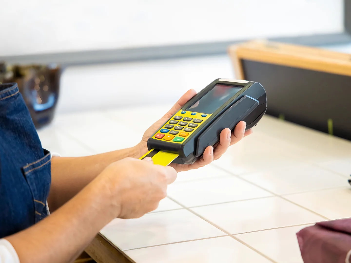 Retail payment terminal representing business cash credit support
